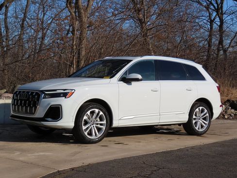 Used 2025 Audi Q7 3.0T Premium Plus image 8