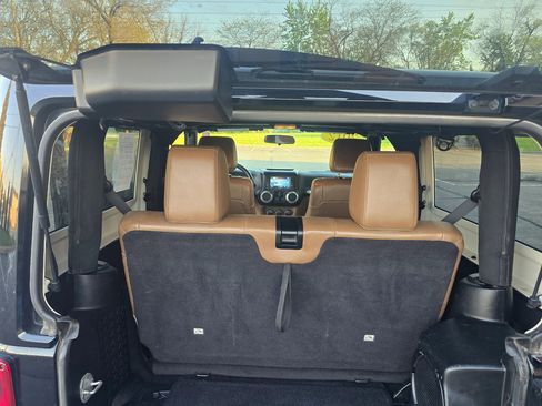 Used 2012 Jeep Wrangler Sahara w/ Connectivity Group AWD/4WD image 24