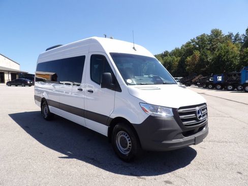Used 2025 Mercedes-Benz Sprinter 2500 image 10