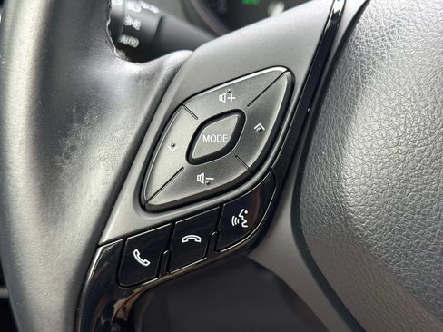 Used 2019 Toyota C-HR XLE FWD image 18