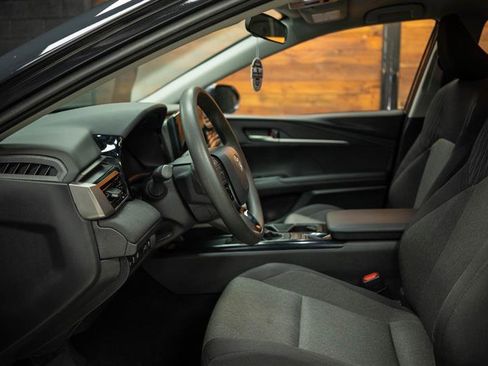 Used 2025 Toyota Camry LE image 8