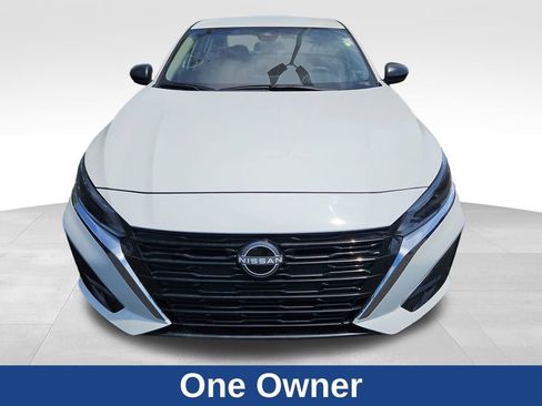 Used 2025 Nissan Altima 2.5 SV FWD image 2