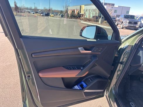 Used 2025 Audi Q5 e Premium Plus w/ Premium Plus Package image 11