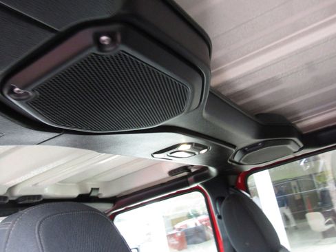 Used 2021 Jeep Wrangler Unlimited Rubicon AWD/4WD image 17