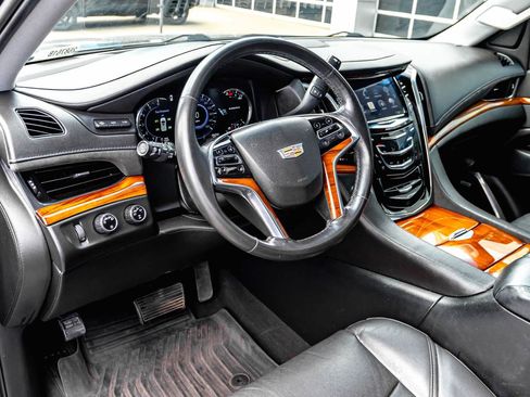Used 2016 Cadillac Escalade Luxury AWD/4WD image 8