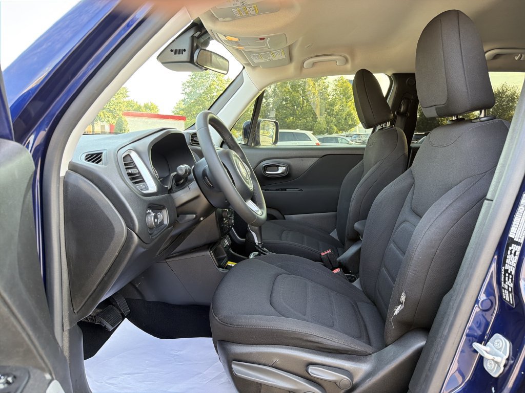 Used 2021 Jeep Renegade Latitude FWD image 11