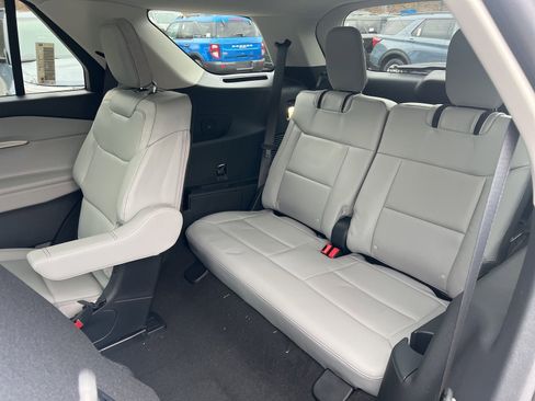 New 2026 Ford Explorer Active w/ Active Comfort Package image 16