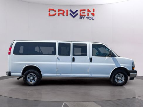 Used 2017 Chevrolet Express 3500 LT w/ LT Preferred Equipment Group image 6