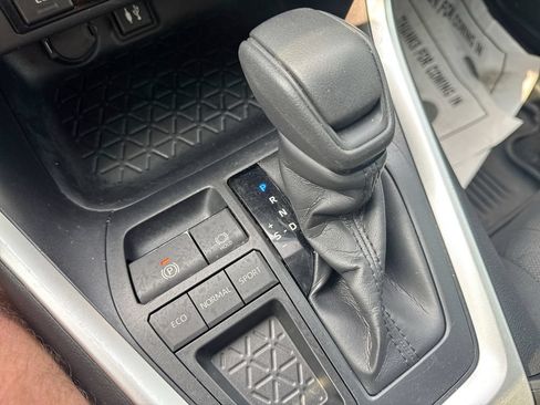 Used 2019 Toyota RAV4 XLE w/ Convenience Package FWD image 23