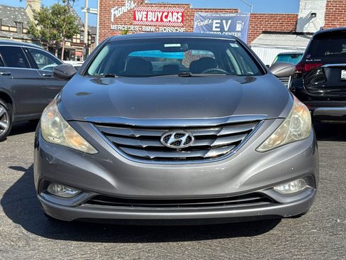 Used 2011 Hyundai Sonata SE w/ Navigation & Sunroof Pkg 4 FWD image 3