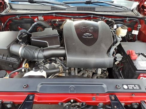 Used 2018 Toyota Tacoma TRD Sport image 29