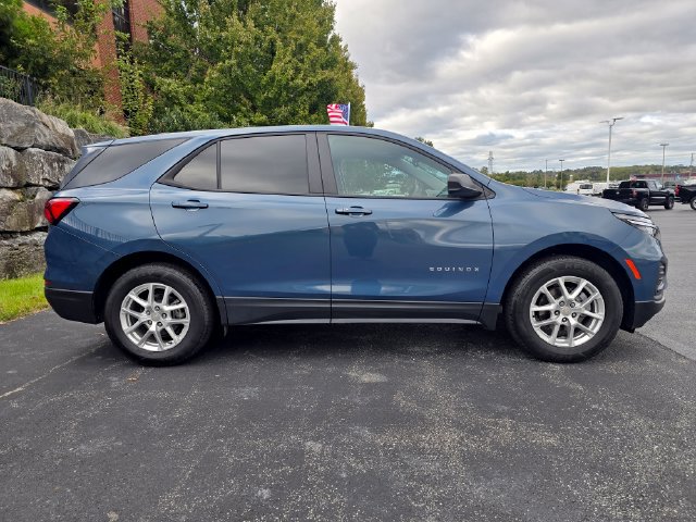 Used 2024 Chevrolet Equinox LS w/ LS Convenience Package FWD image 2