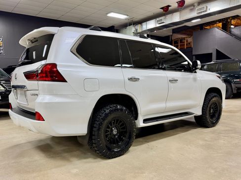 Used 2016 Lexus LX 570 4WD w/ Luxury Package image 8