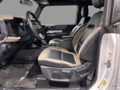 Used 2023 Ford Bronco Wildtrak image 11