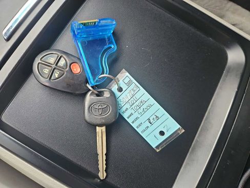 Used 2011 Toyota Sienna LE image 32