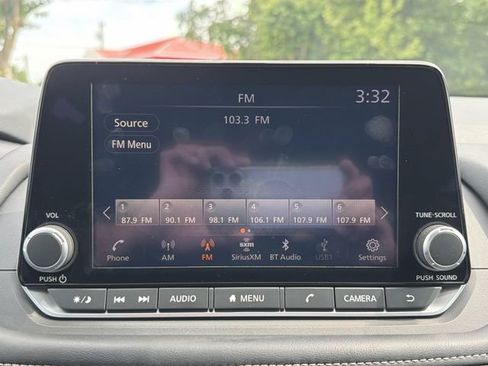 Used 2025 Nissan Rogue S AWD/4WD image 16