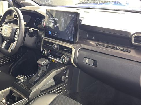Used 2025 Toyota Tacoma TRD Sport image 11