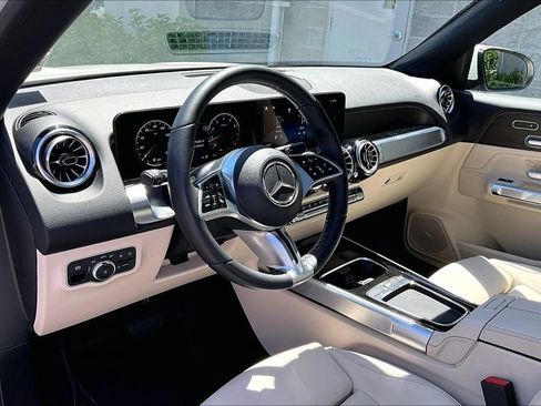 Used 2026 Mercedes-Benz GLB 250 4MATIC image 13