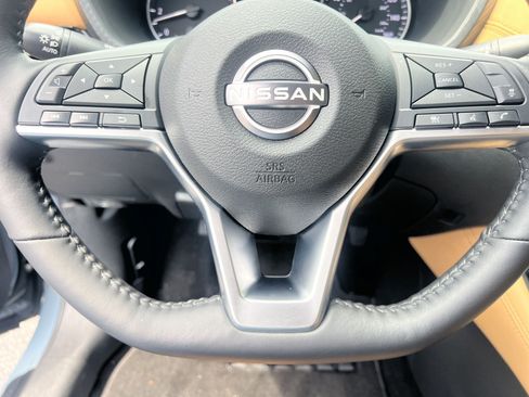Used 2025 Nissan Sentra SV w/ SV Premium Package FWD image 10