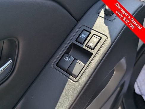 Certified 2025 Nissan Frontier SV w/ SV Convenience Package AWD/4WD image 14