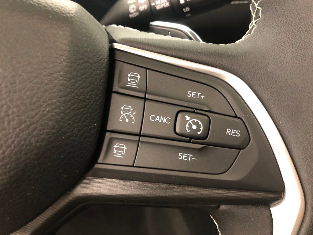 Used 2024 Jeep Grand Cherokee Laredo AWD/4WD image 22