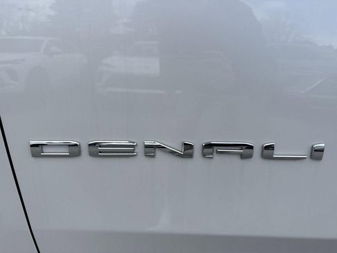 Certified 2021 GMC Yukon Denali w/ Denali Premium Package AWD/4WD image 33