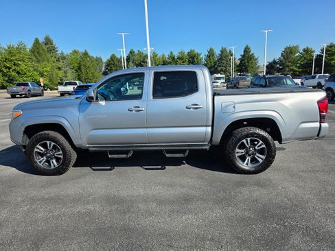 Used 2023 Toyota Tacoma SR AWD/4WD image 2