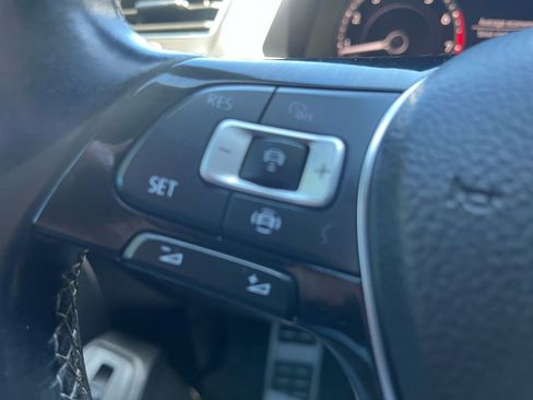 Used 2019 Volkswagen Tiguan SEL R-Line AWD/4WD image 16