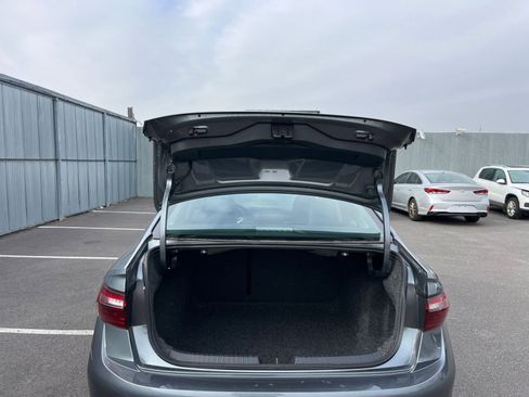 Used 2025 Volkswagen Jetta SE image 30