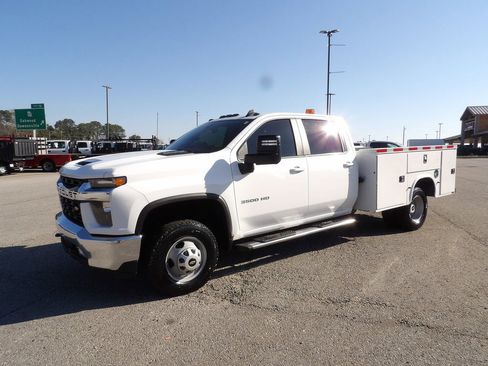 Used 2023 Chevrolet Silverado 3500 LT w/ Convenience Package image 3