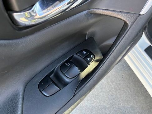 Used 2018 Nissan Altima 2.5 SV image 19