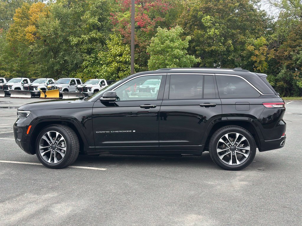 Used 2024 Jeep Grand Cherokee Overland w/ Trailer Tow Package AWD/4WD image 3