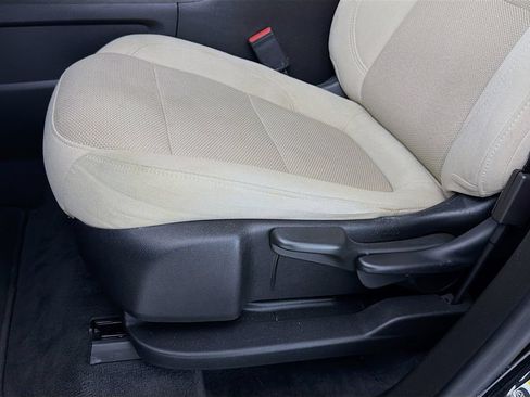 Used 2022 Chevrolet Traverse LS FWD image 23