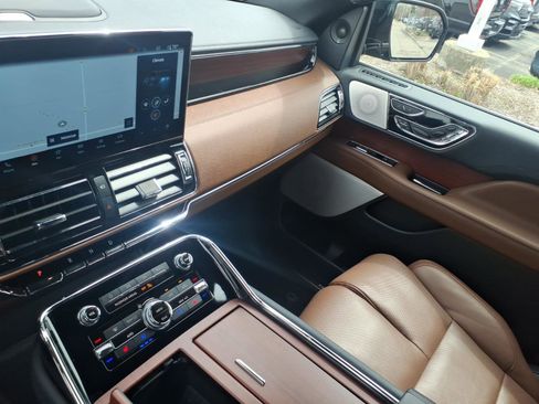 Used 2022 Lincoln Navigator Reserve image 24