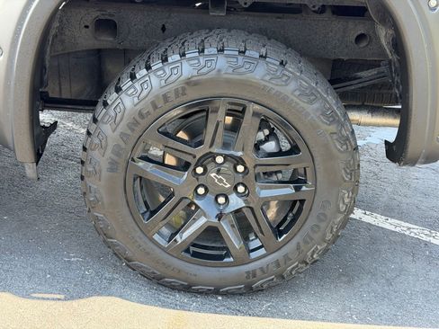 Used 2021 Chevrolet Silverado 1500 LT Trail Boss AWD/4WD image 34