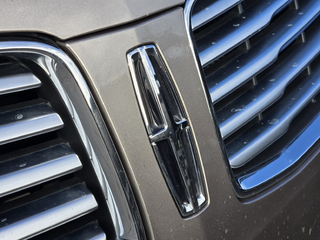 Used 2018 Lincoln MKC Reserve FWD image 11