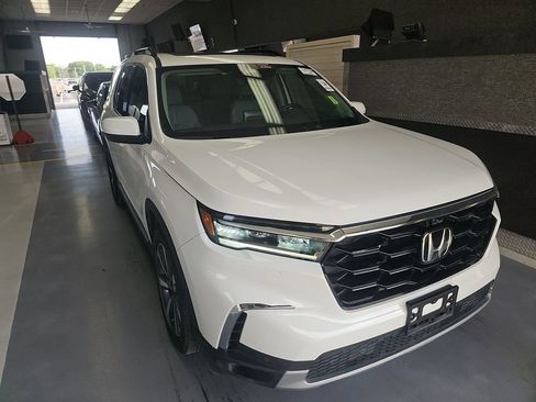 Used 2024 Honda Pilot Elite image 4