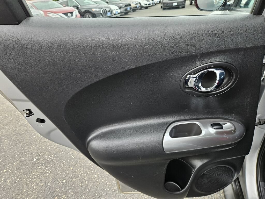 Used 2011 Nissan Juke S FWD image 13