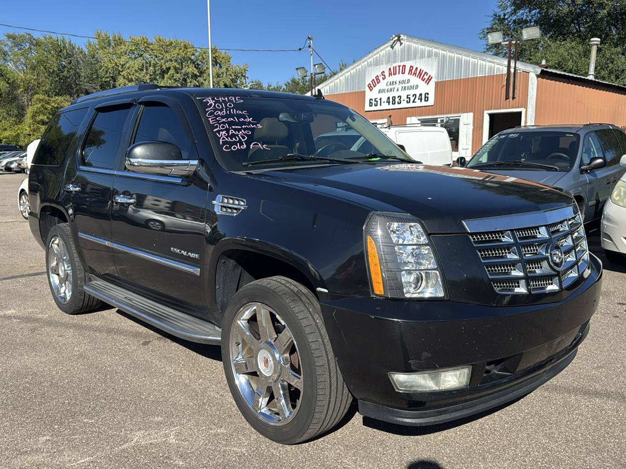 Used 2010 Cadillac Escalade Luxury AWD/4WD image 3