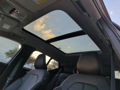 Used 2025 Volvo XC40 B5 Core image 28