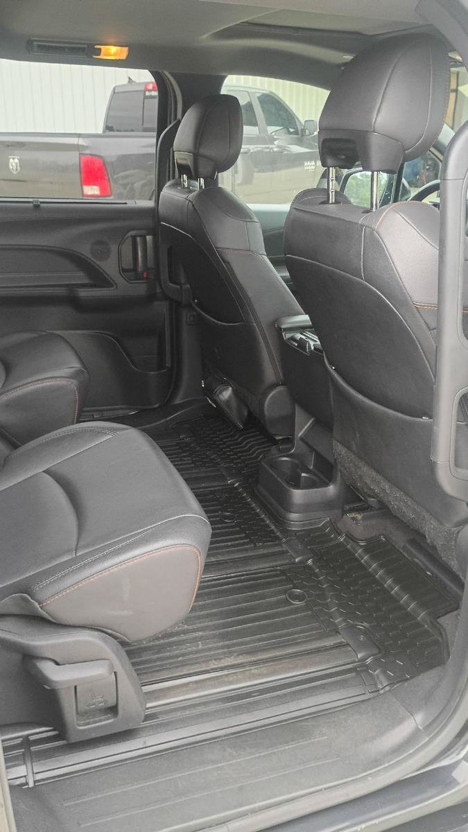 Used 2023 Toyota Sienna XSE FWD image 20