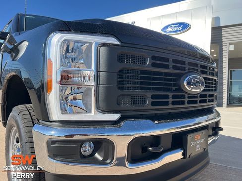 New 2026 Ford F250 XL w/ XL Chrome Package image 5
