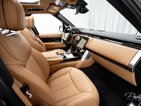 Used 2025 Land Rover Range Rover SE image 40