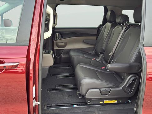 New 2026 Kia Carnival LXS image 16