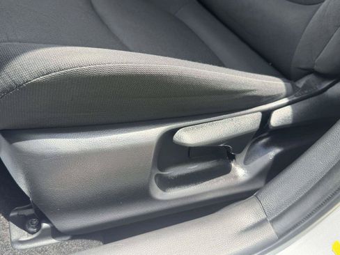 Used 2021 Toyota Corolla LE FWD image 24