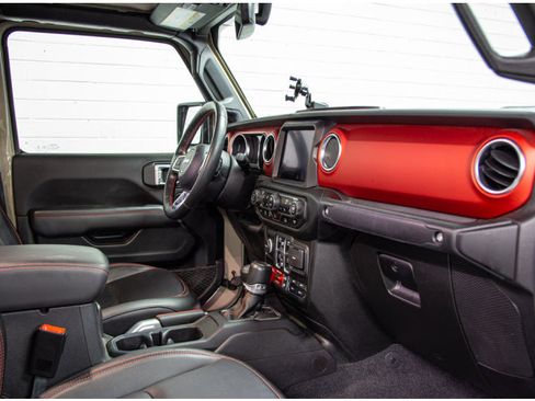 Used 2020 Jeep Gladiator Rubicon AWD/4WD image 2
