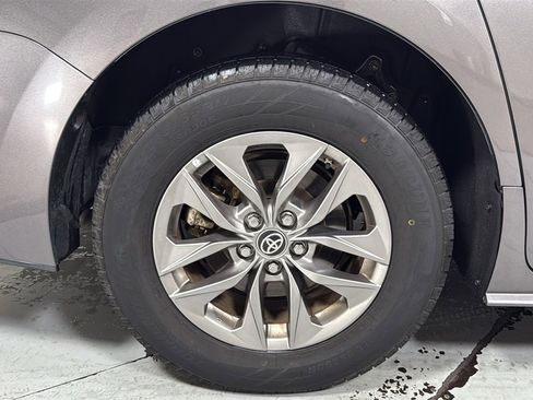 Used 2023 Toyota Sienna XLE image 23