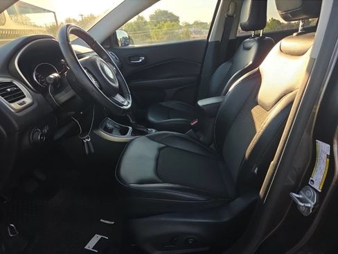 Used 2018 Jeep Compass Latitude w/ Cold Weather Group AWD/4WD image 10