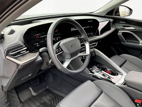 Used 2025 Audi Q5 Premium Plus w/ Premium Plus image 13