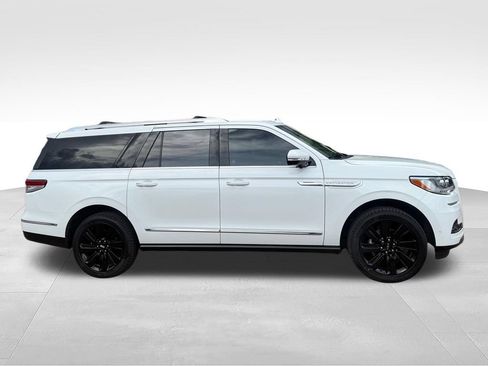 Certified 2024 Lincoln Navigator L Reserve AWD/4WD image 9